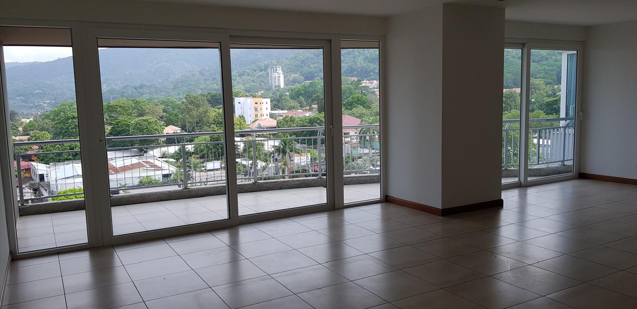 Condominio en venta • 3 habitaciones • 3 walk-in closets/ 3.5 baños