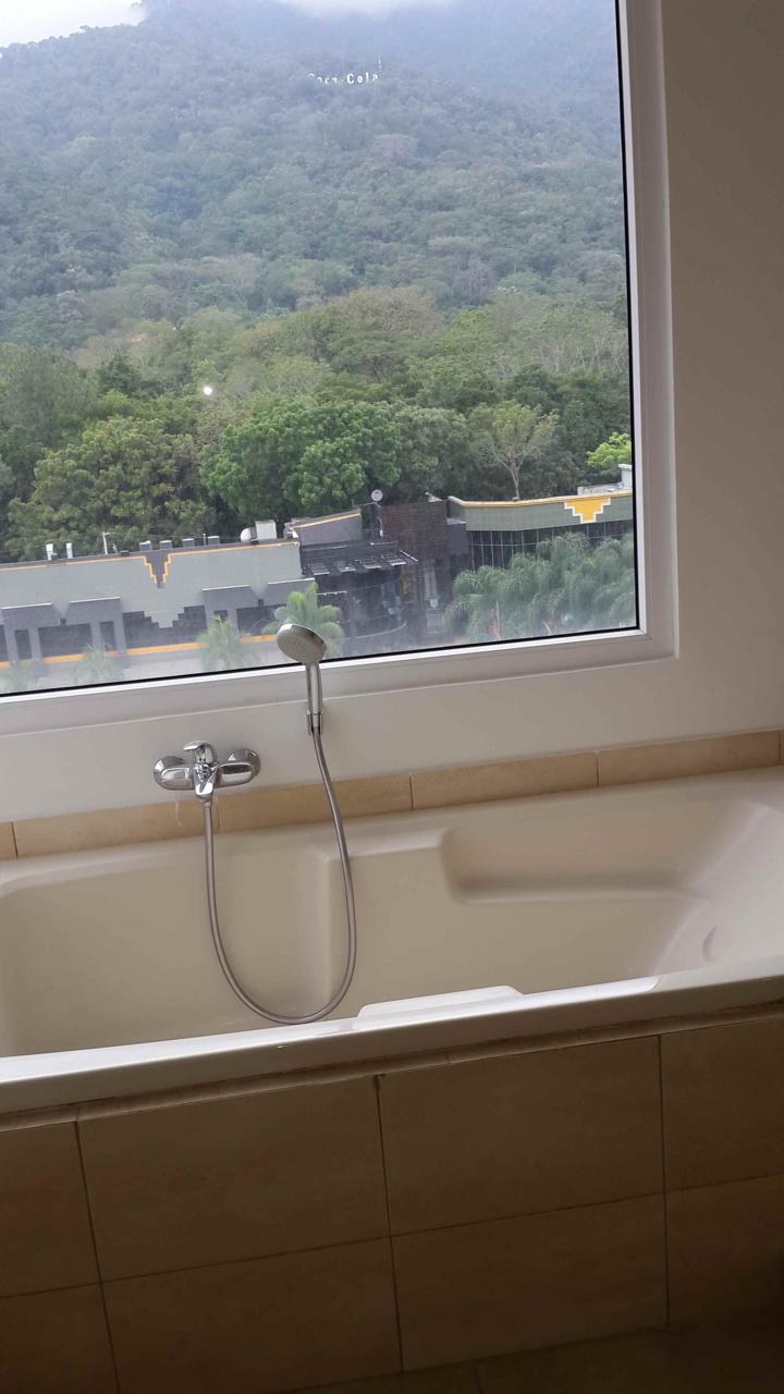 Condominio en venta • 3 habitaciones • 3 walk-in closets/ 3.5 baños