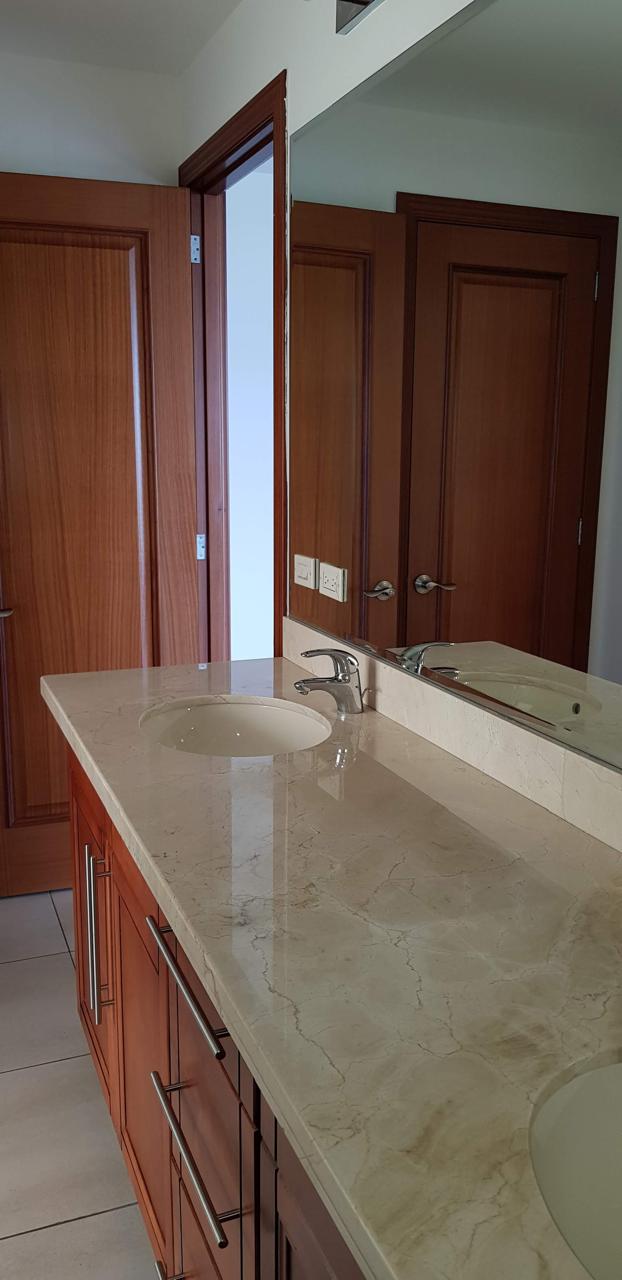 Condominio en venta • 3 habitaciones • 3 walk-in closets/ 3.5 baños