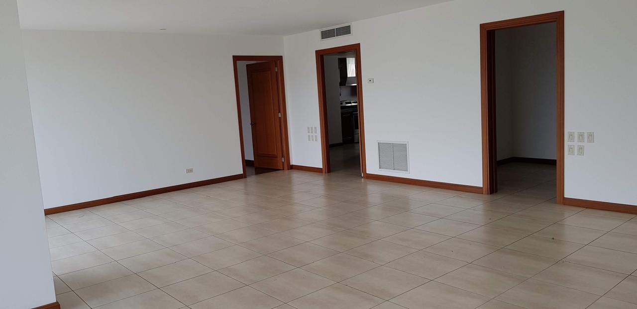 Condominio en venta • 3 habitaciones • 3 walk-in closets/ 3.5 baños