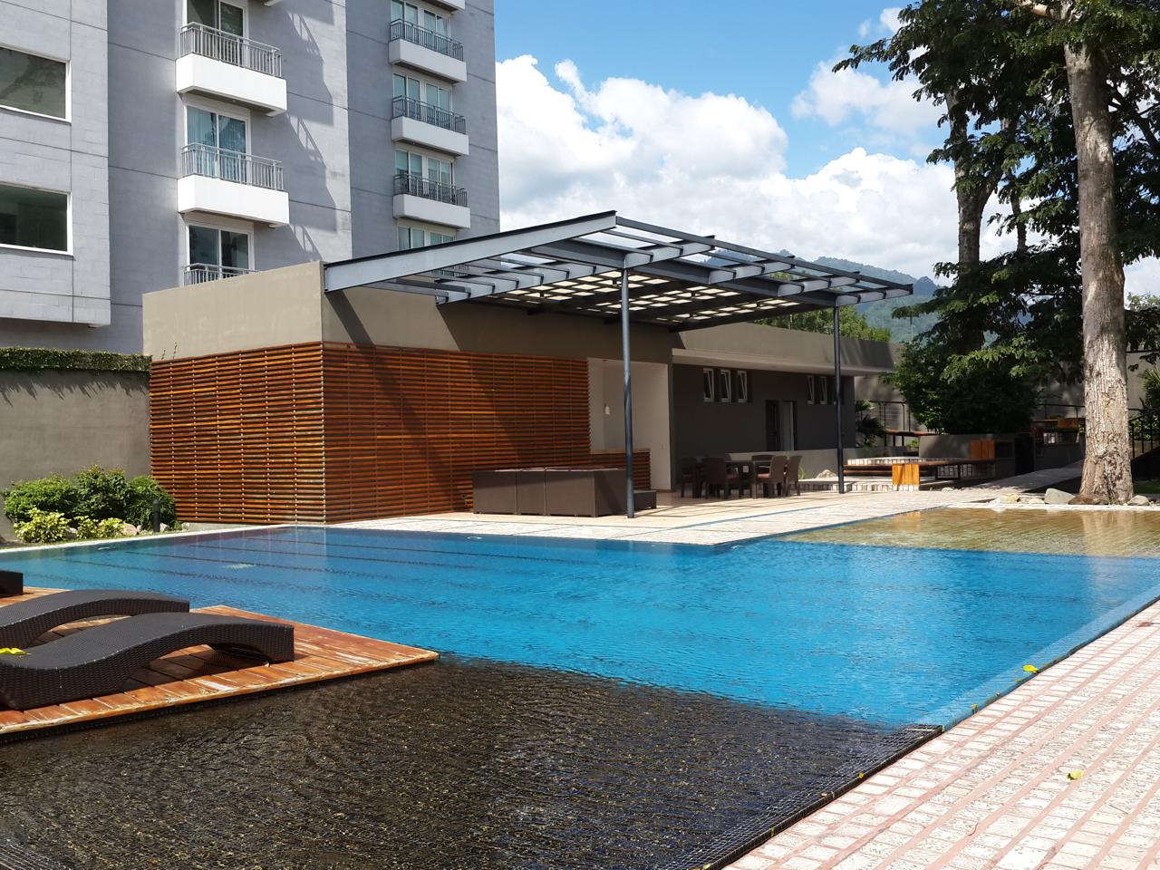 Condominio en venta                                   • 3 habitaciones                                       • 3 walk-in closets/ 3.5 baños