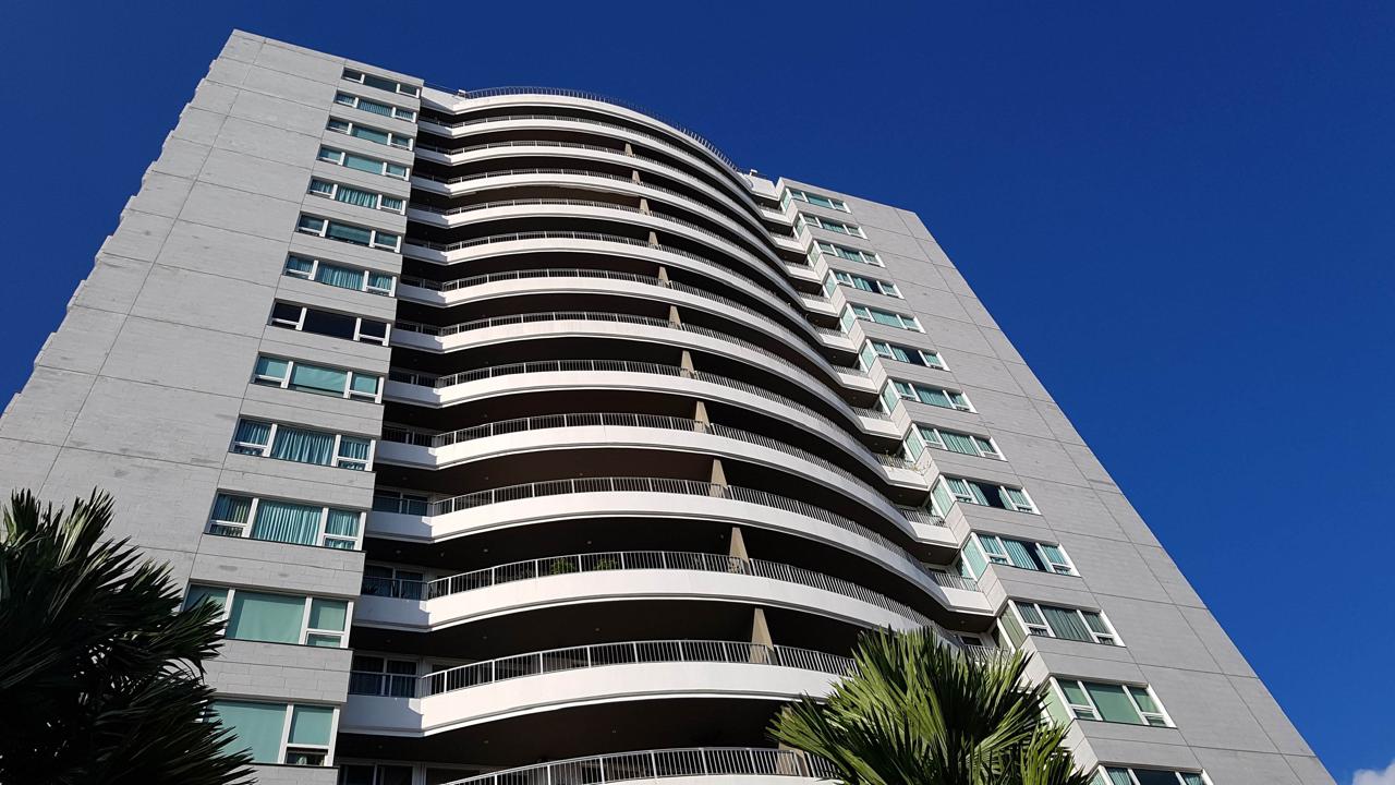 Condominio en venta                                   • 3 habitaciones                                       • 3 walk-in closets/ 3.5 baños